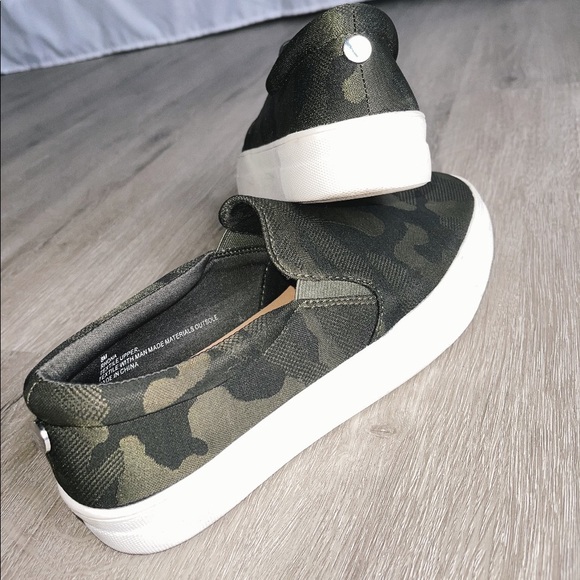 CUSHIONAIRE Rhona Platform Slip On Sneakers - Picture 3 of 3